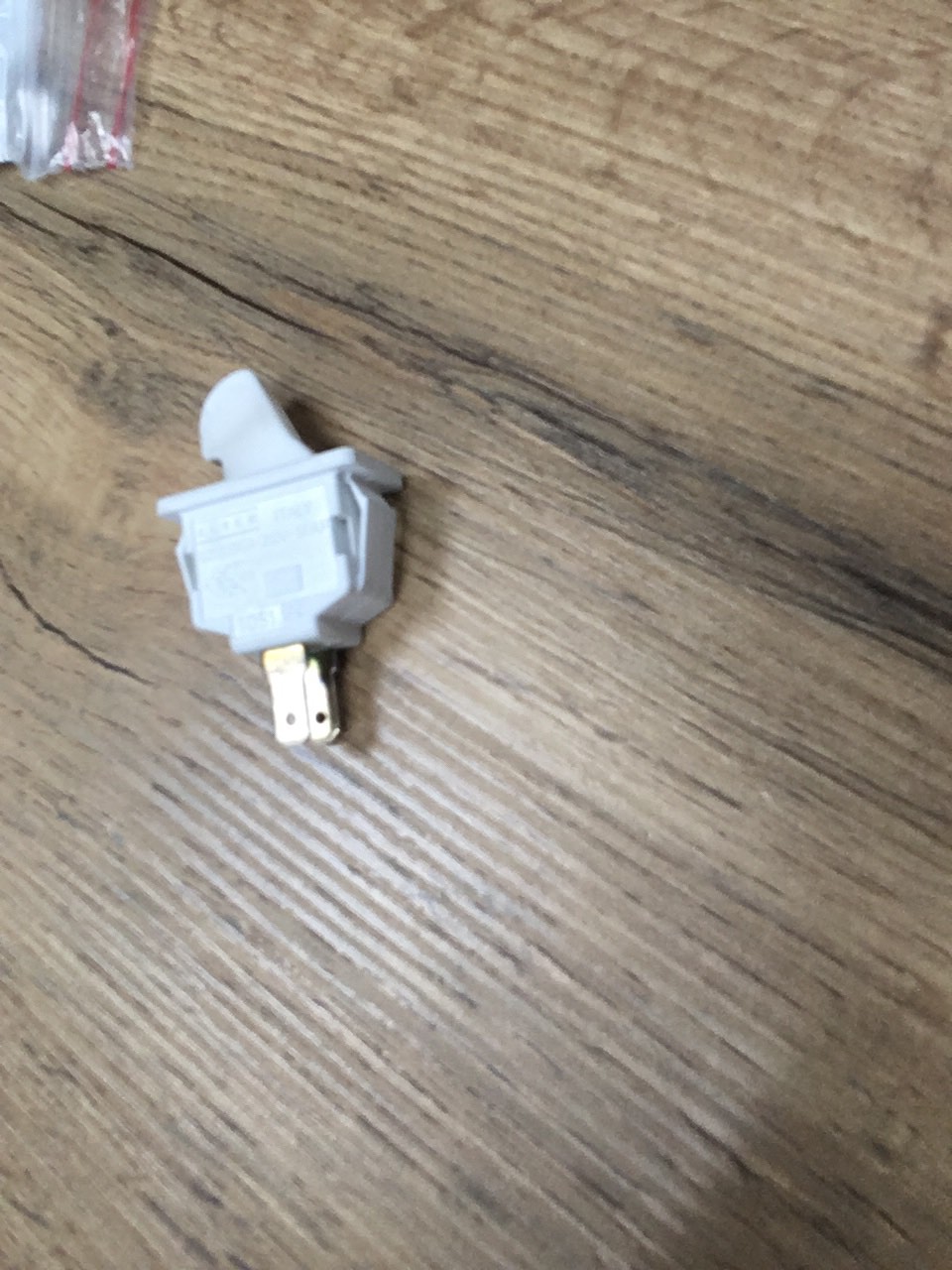 картинка Кнопка холодильника в Сервисном центре «Близнецов»